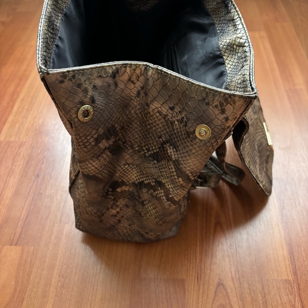 Women’s Chic Snakeskin Pattern Backpack - image 5